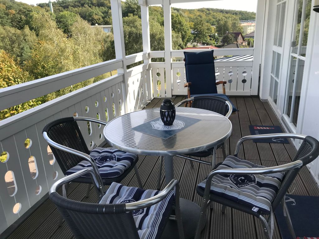 Balkon mit Sitzgelegenheiten