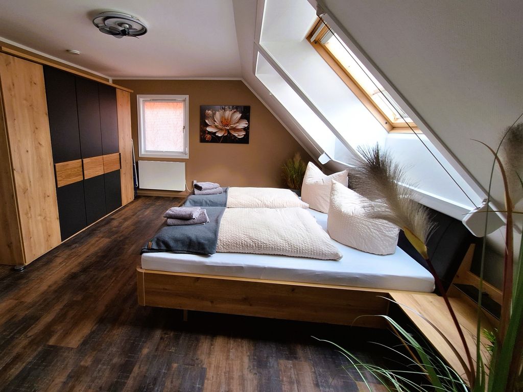 Schlafzimmer 1