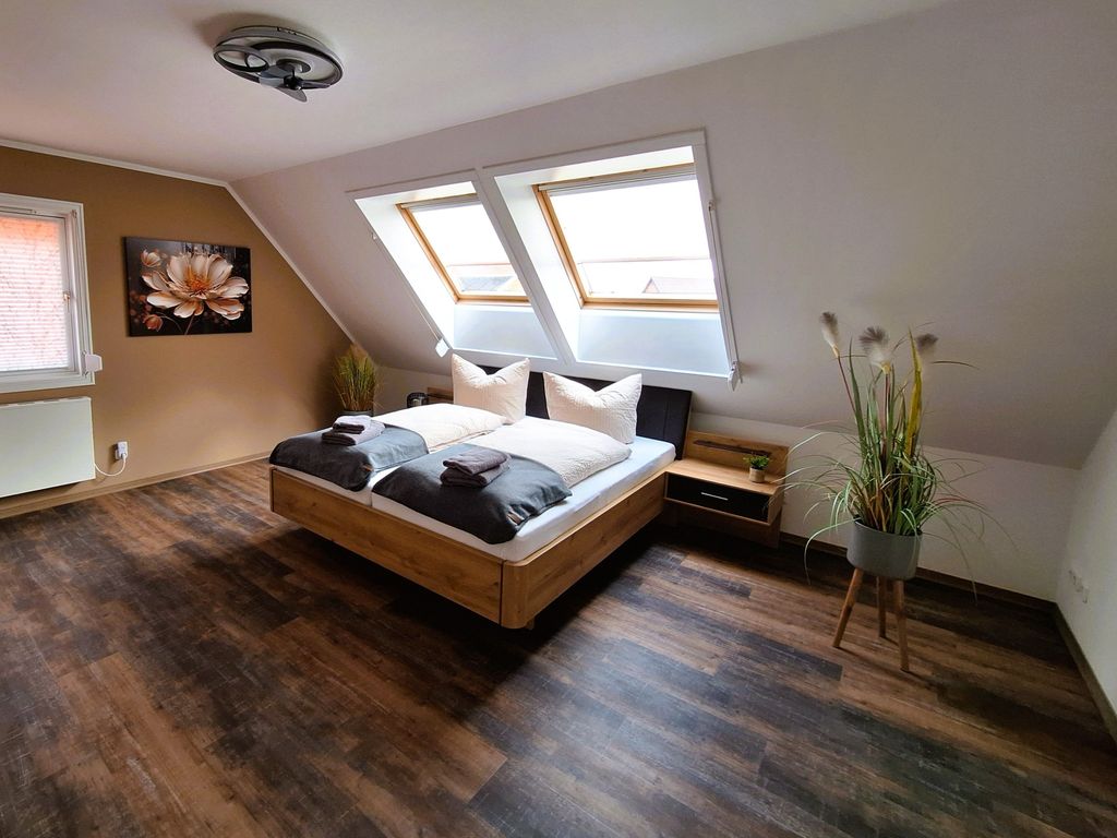 Schlafzimmer 1
