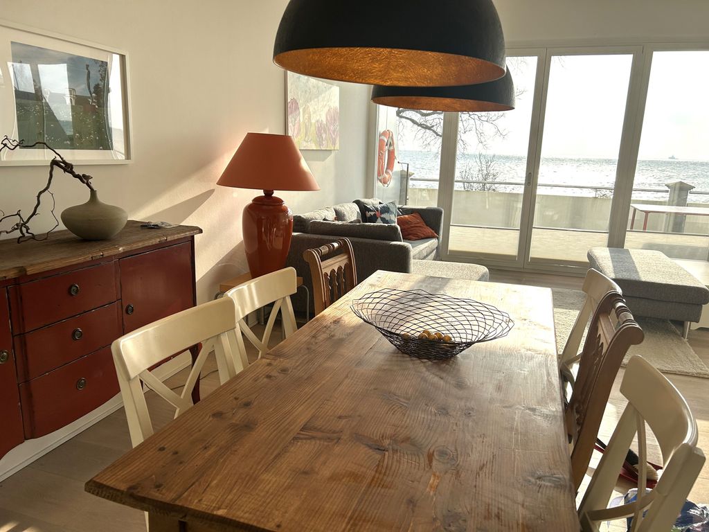 Ostseeresidenz Sassnitz – moderne Küche mit Essplatz