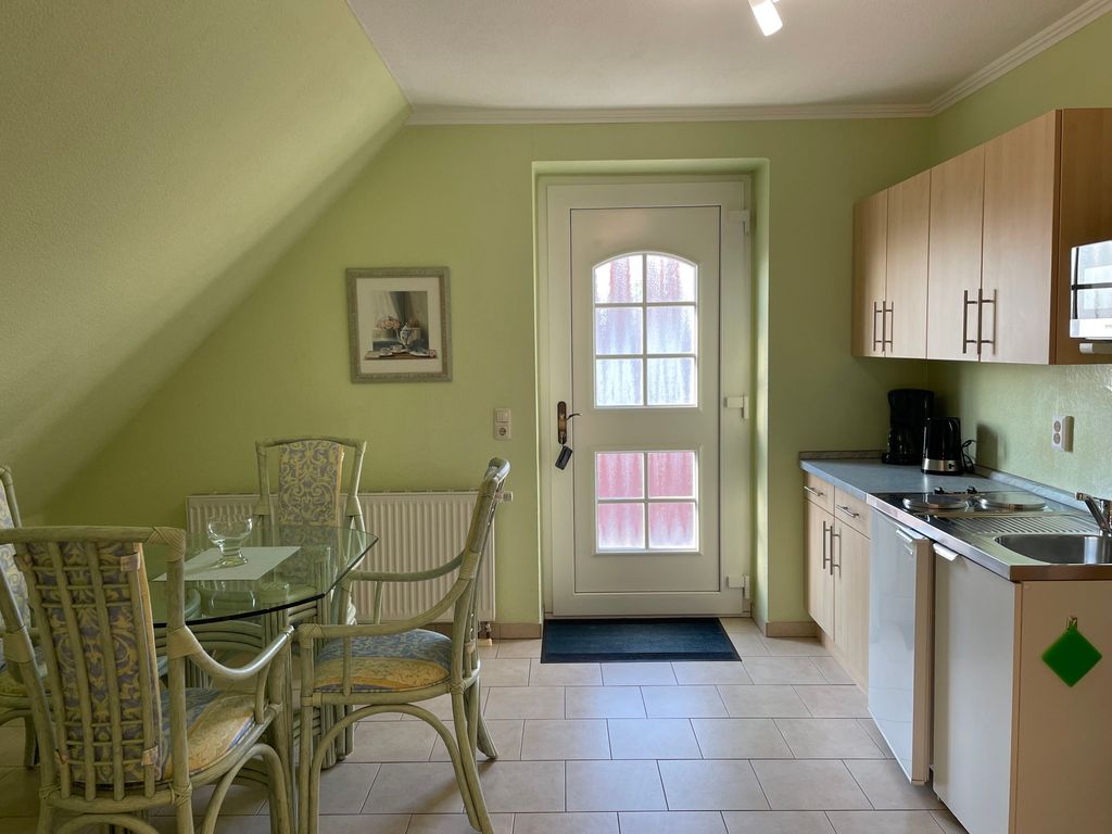 Eingang zur Ferienwohnung mit Küche, Essplatz