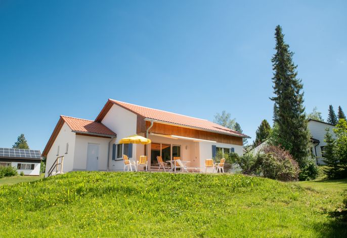 Modernisiertes Ferienhaus mit Sonnenterrasse (F2)