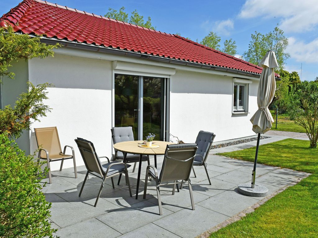 Ferienhaus mit Sauna u. Terrasse im Zentrum von Rügen