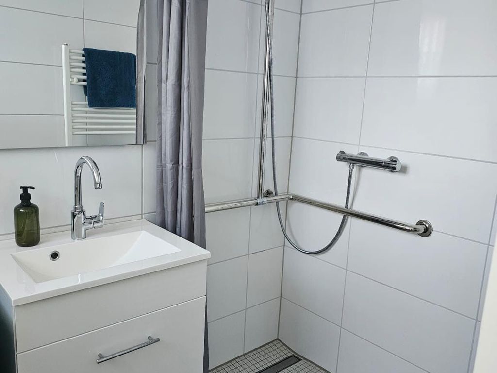 Eines der beiden Badezimmer