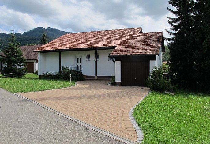 Modernisiertes Ferienhaus mit Bergblick und Garten (D3)