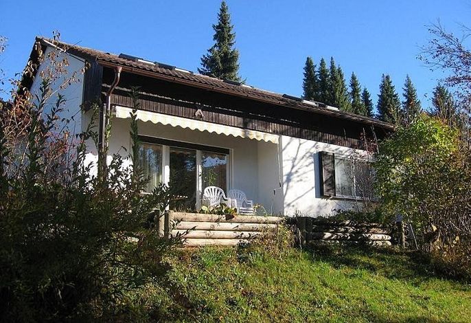 Ferienhaus mit großem Garten und Biotop, HT (R13)