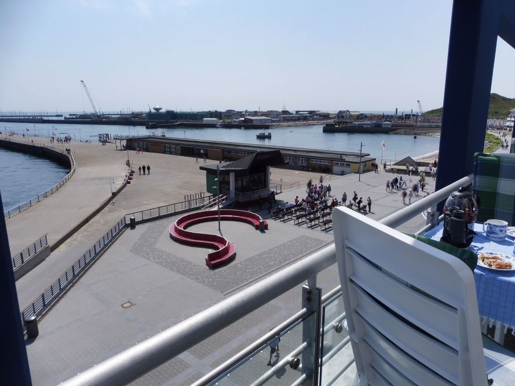 Blick auf den Hafen und das Hafengelände