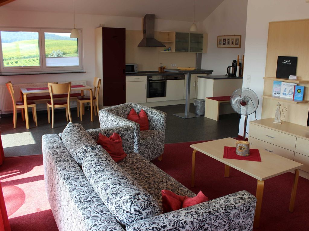 Wohnzimmer mit Küche | Ferienwohnung Reisberg
