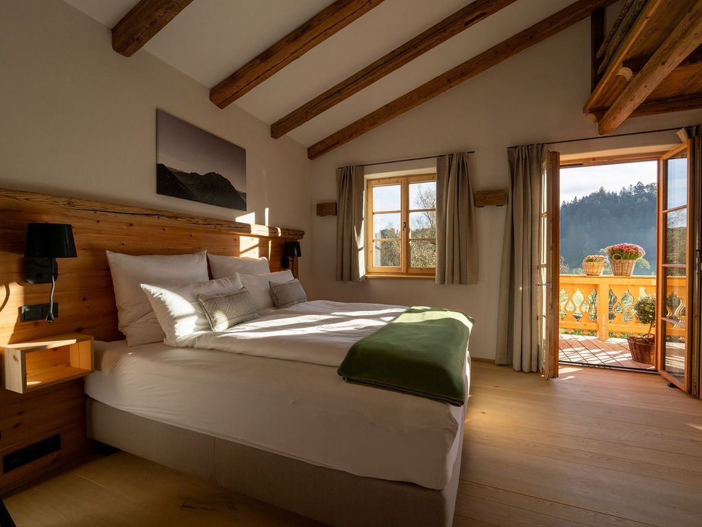 Eines der vier Schalfzimmer in unserer Ferienwohnung  Das Chalet  mit Zirbenholz