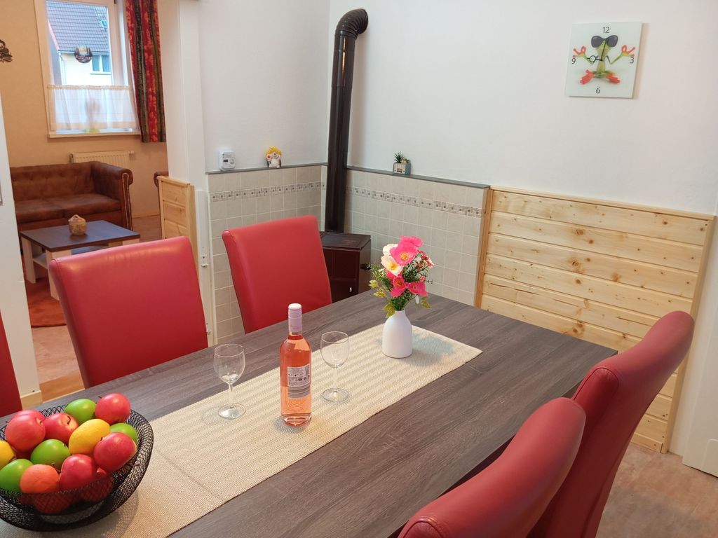Esszimmer mit Ofen