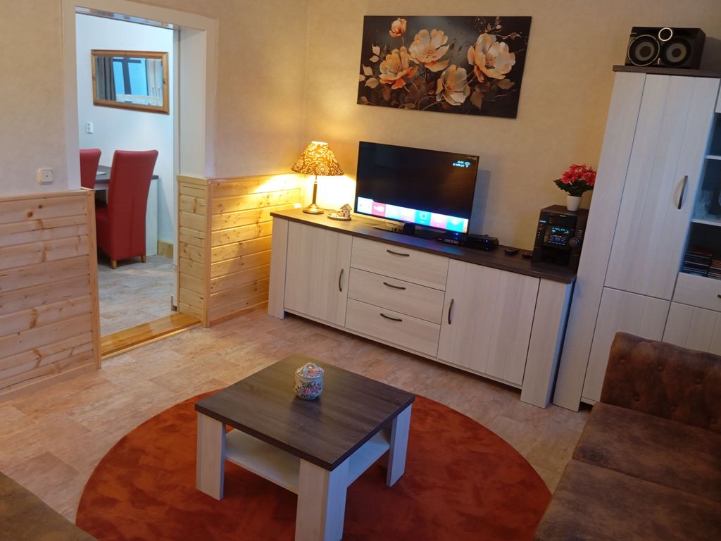 Wohnzimmer mit Blick zum Esszimmer