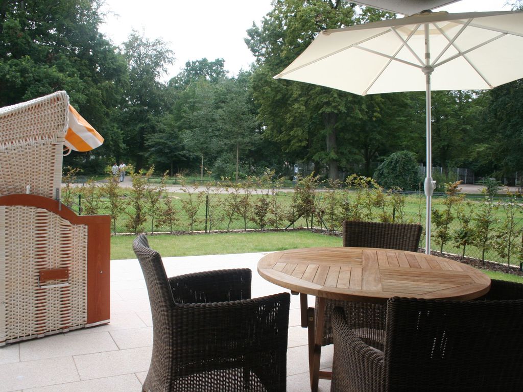 Terrasse mit Blick in den Kurpark