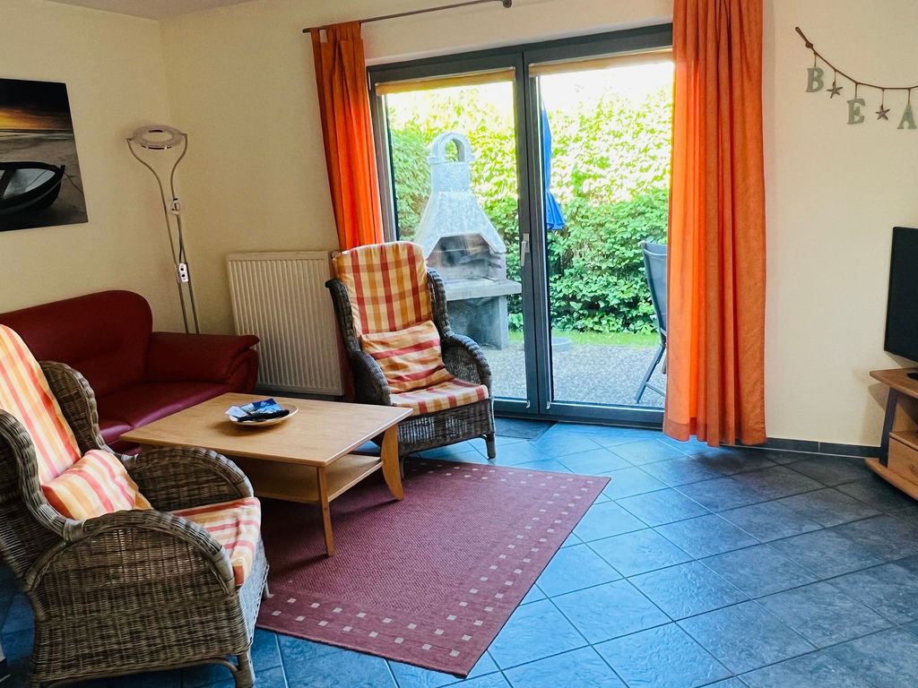 Wohnraum mit Couchecke und Terrassenausgang