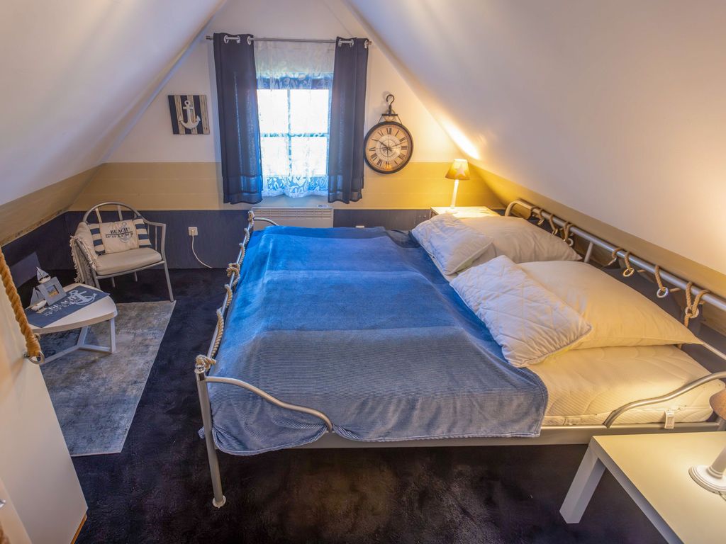Schlafzimmer 1