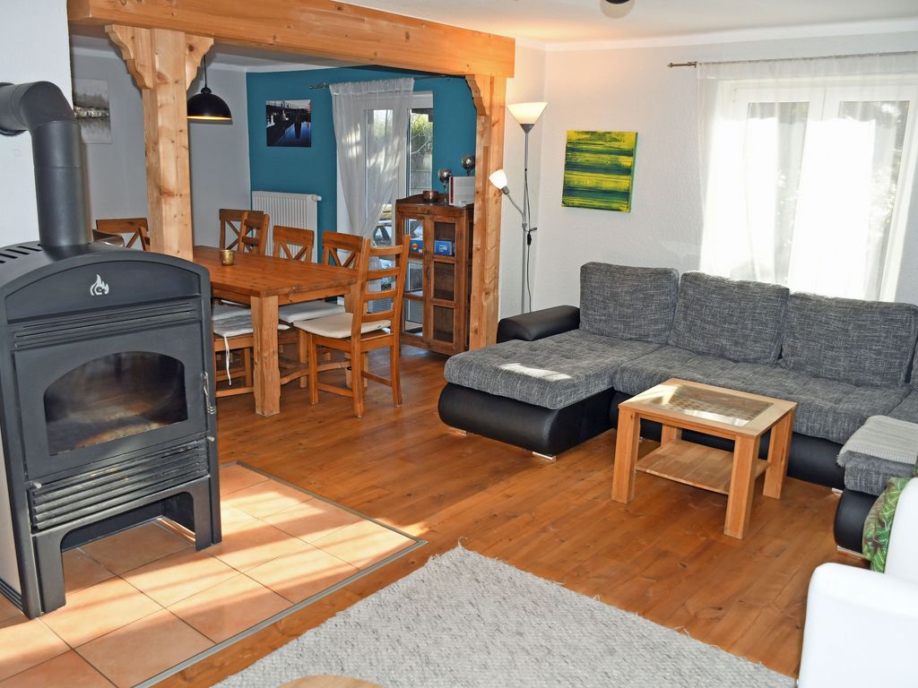 Ferienhaus mit Kamin u. Terrasse nahe dem Strelasund