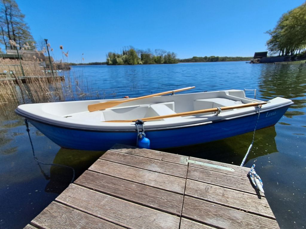 Boot auf Anfrage und gegen Gebühr ausleihbar.