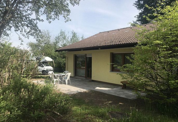 Ferienhaus mit sonniger Terrasse für 6 Pers. und HT (W1)