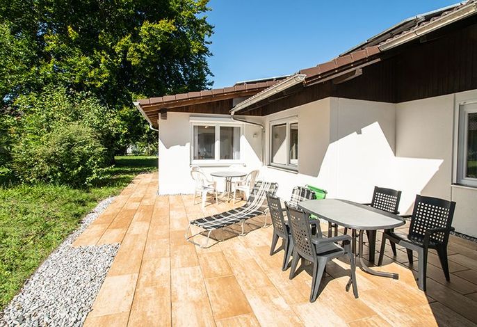 Gut ausgestattetes Ferienhaus mit Sonnenterrasse (W7)