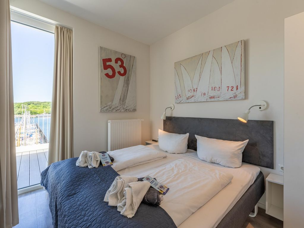 Aufwachen mit Wasserblick  vom Schlafzimmer schweift der Blick direkt über den Hafen und die Trave.