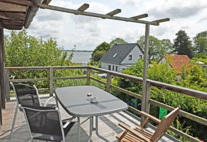 Ferienwohnung mit Dachterrasse/Kamin nahe dem Strelasund