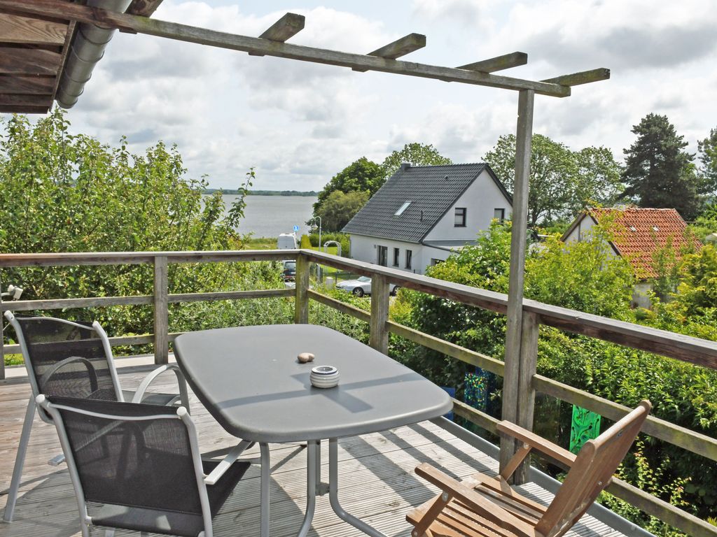 Ferienwohnung mit Dachterrasse/Kamin nahe dem Strelasund