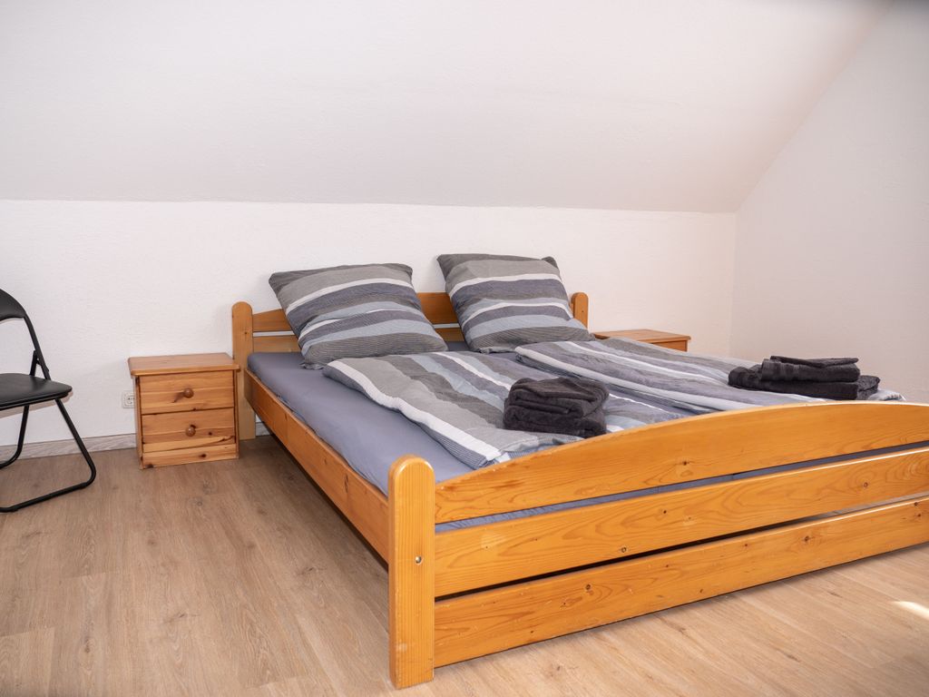 Schlafzimmer 1