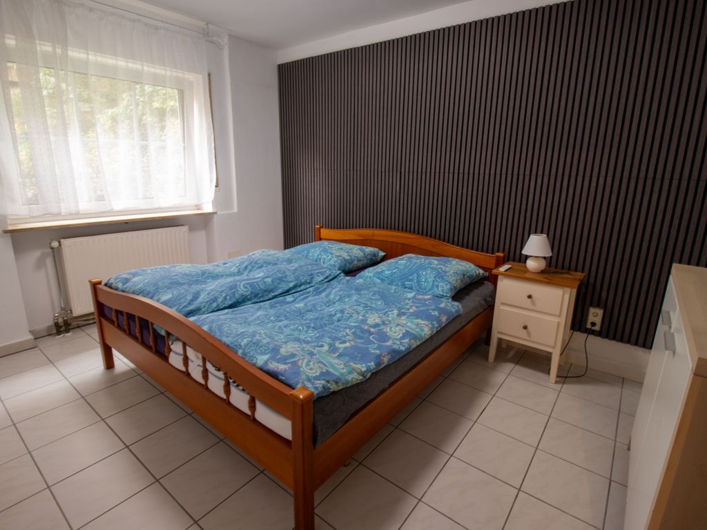 Schlafzimmer 1