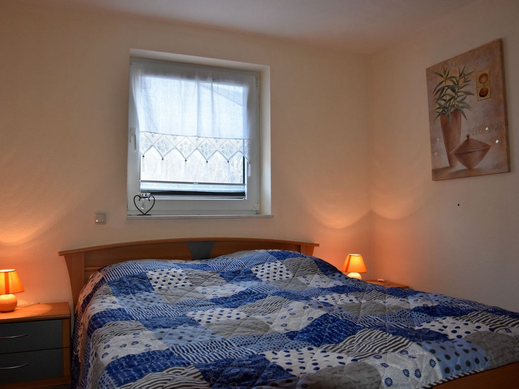 Schlafzimmer mit Doppelbett
