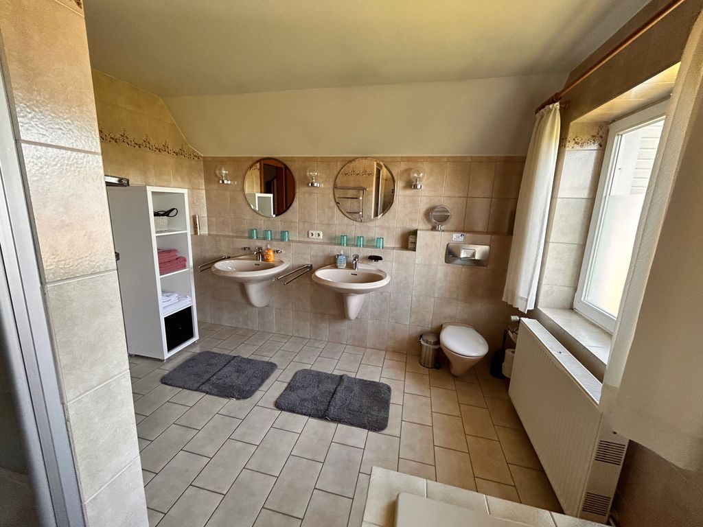 Badezimmer mit 2 Waschbecken