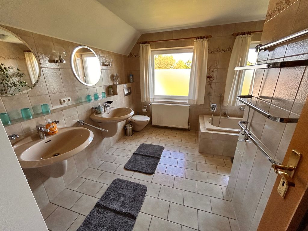 Badezimmer mit Badewanne