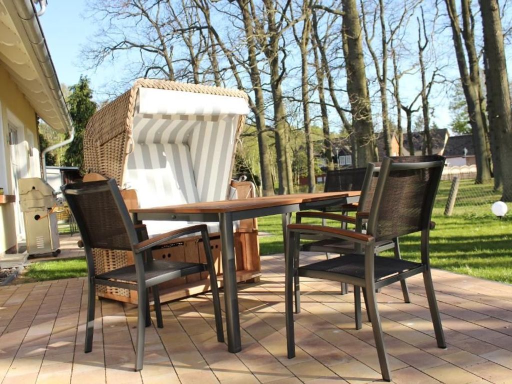 großes Baaber Ferienhaus mit Sauna und Kamin (P)