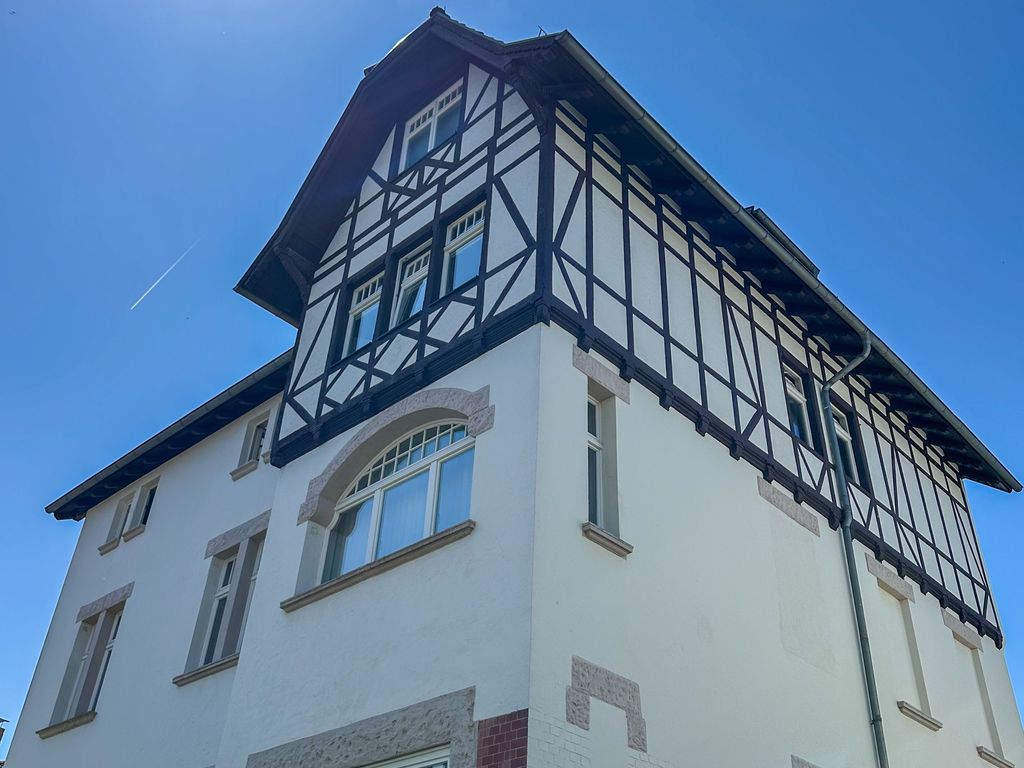 Diese exklusive Wohnung befindest sich in einer denkmalgeschützten Jugendstil-Villa liegt in Kassels beliebtestem Stadtteil Bad Wilhelmshöhe