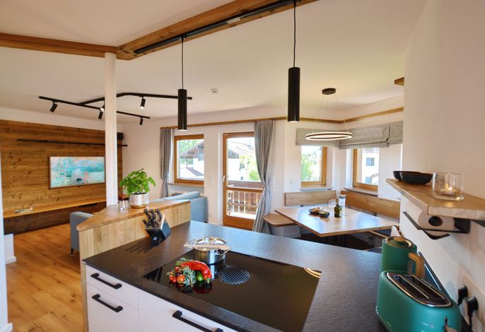 Alpenländisches Wohngefühl trifft moderne Eleganz ? Ihre exklusive Ferienwohnung am Chiemsee in Chiemseenähe