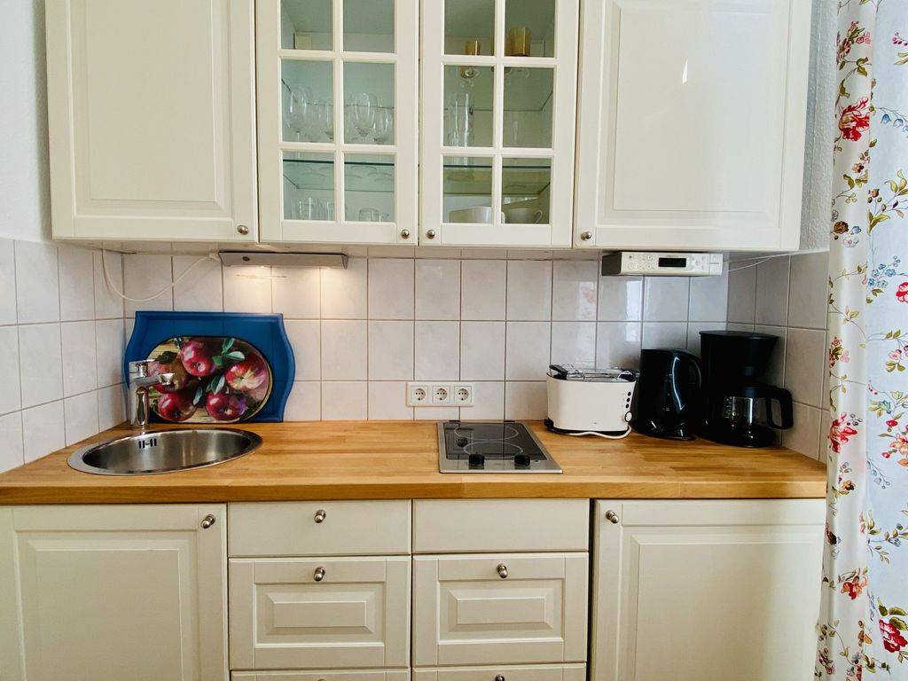 Küchenzeile der Ferienwohnung Hiddensee