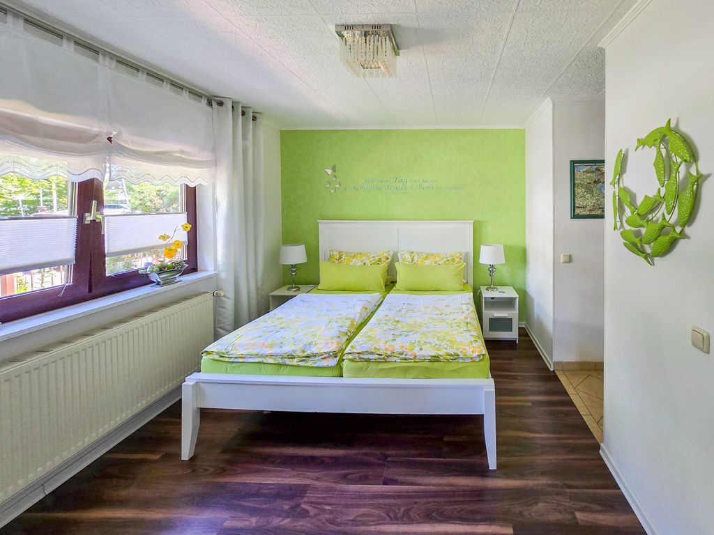 Schlafzimmer mit Doppelbett