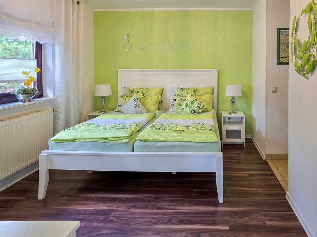 Schlafzimmer mit Doppelbett
