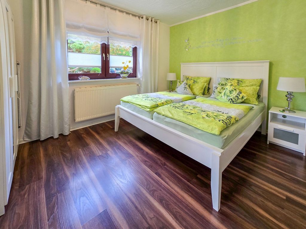 Schlafzimmer mit Doppelbett