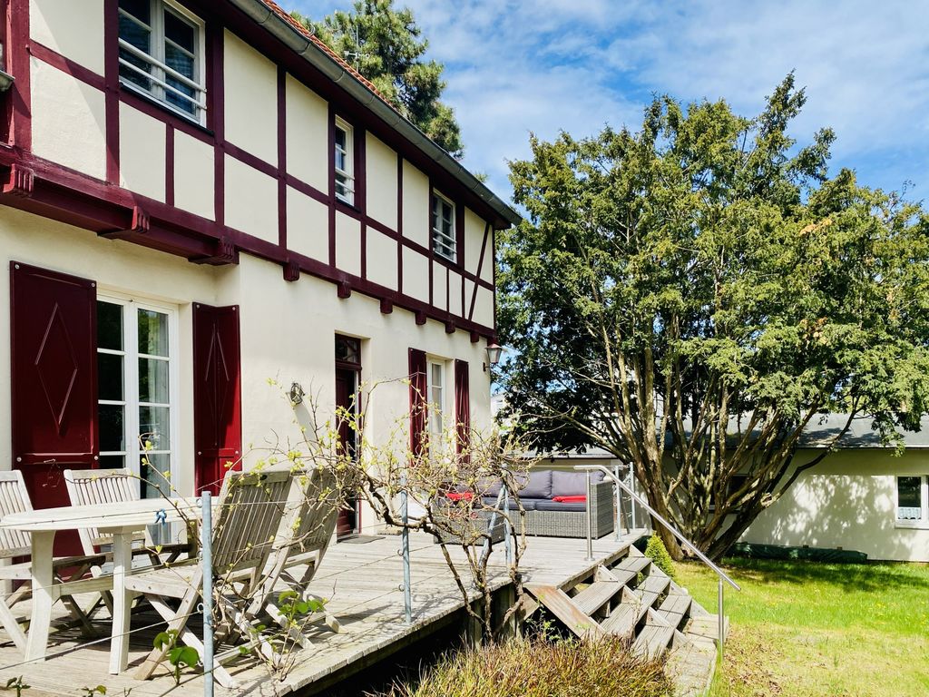 Familienfreundliches Ferienhaus mit Terrasse und viel Grün