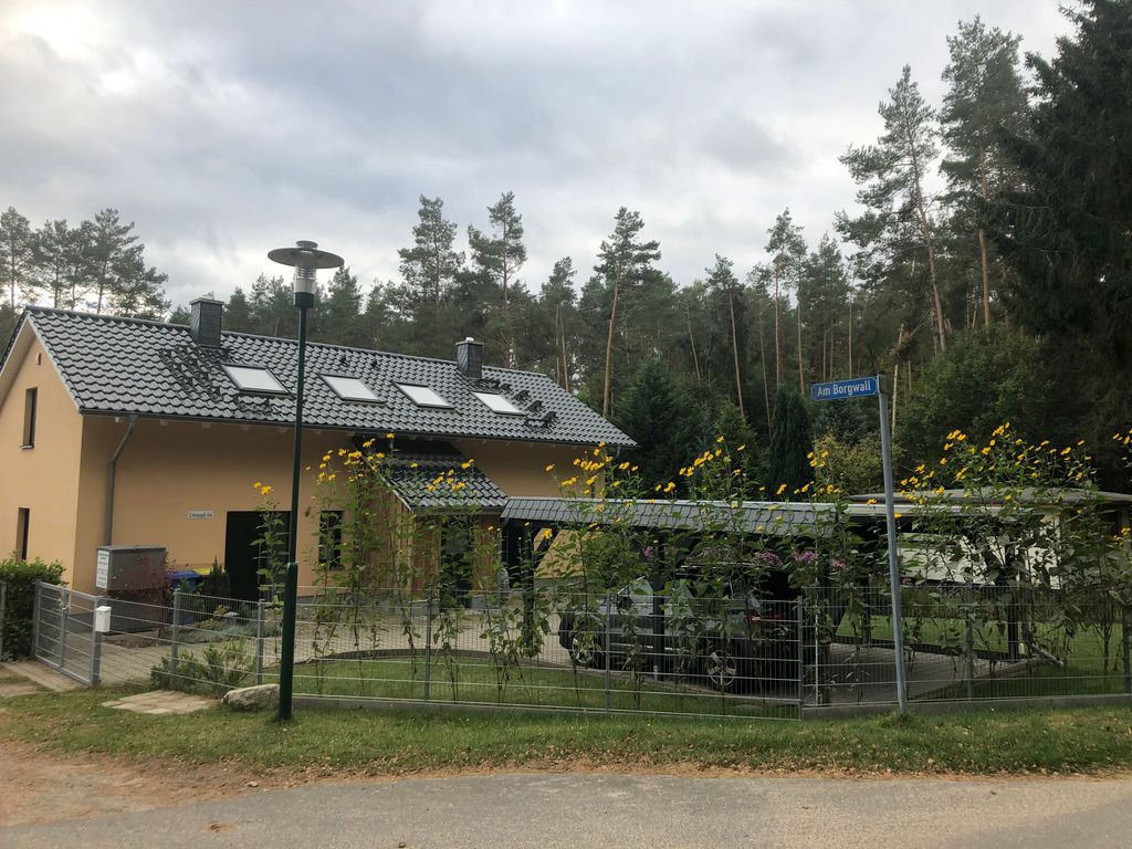 Blick auf das Ferienhaus von der Straße