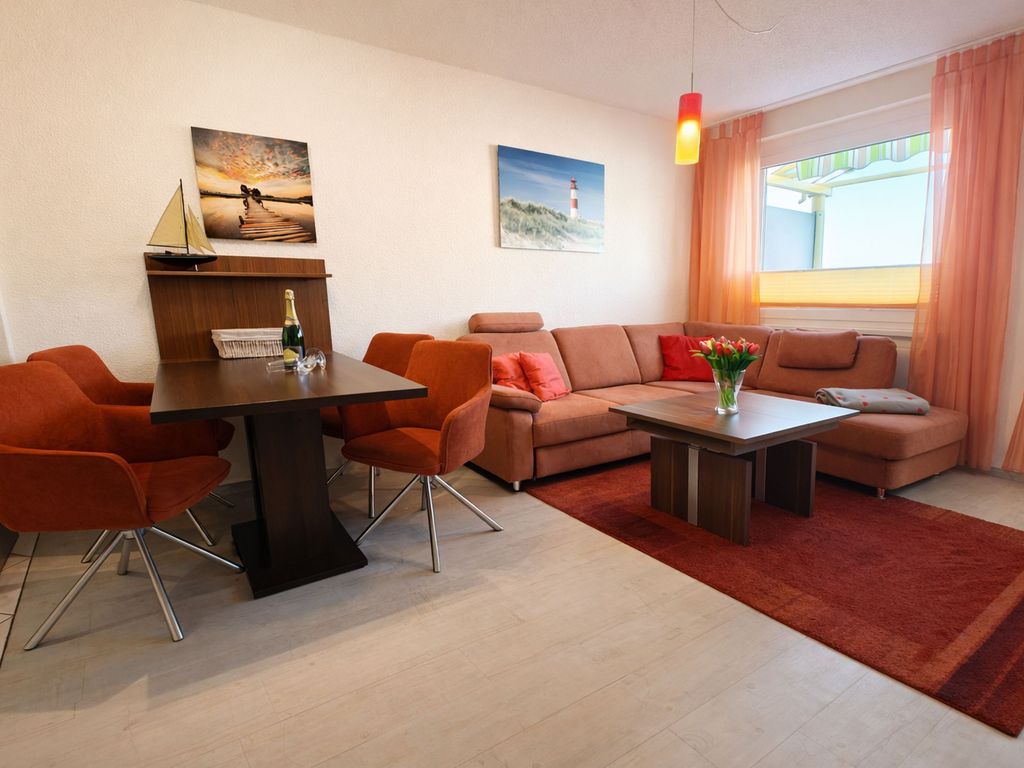 Wohnzimmer mit Esstisch