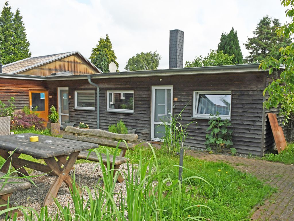 ruhig gelegene Fewo mit Terrasse nahe dem Strelasund