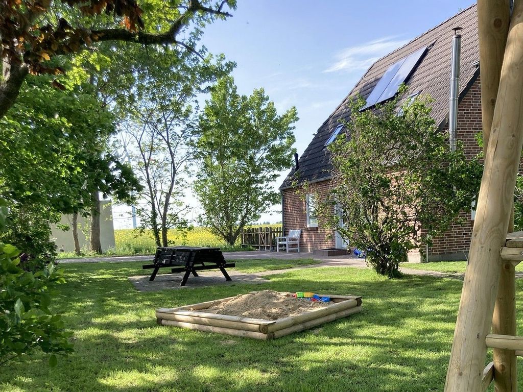 Großzügiges Ferienhaus mit großem Garten in Alleinlage
