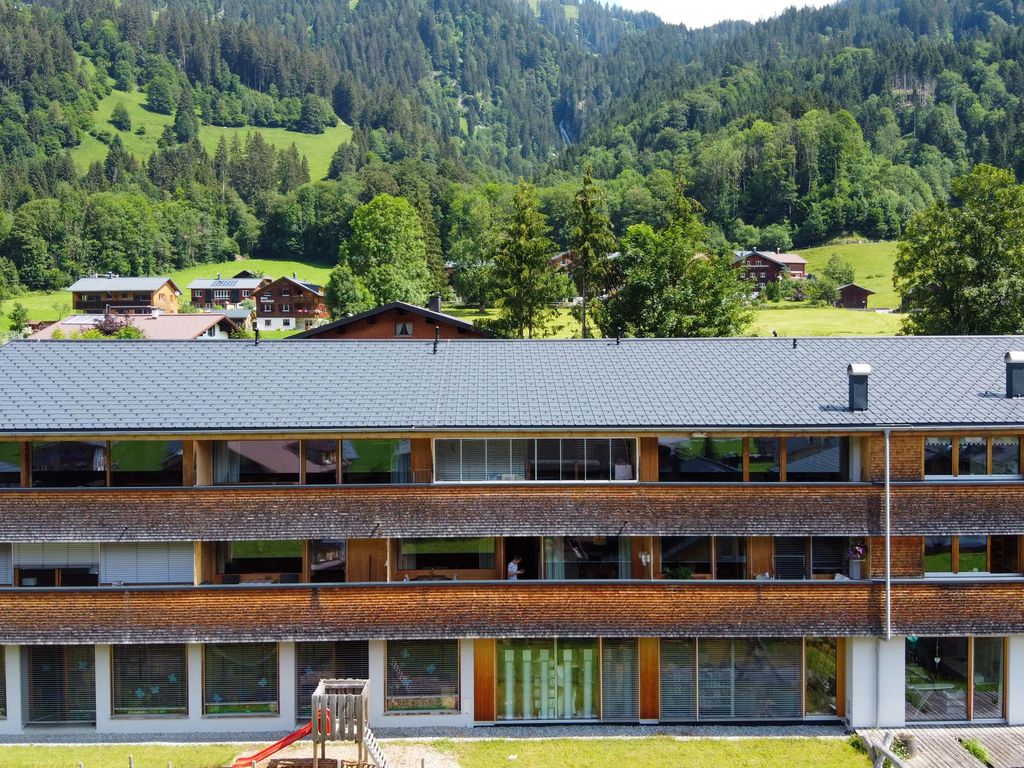 mittlere Etage, 2. Einheit von rechts