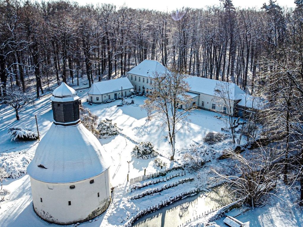 Unser Gästehaus hinter der benachbarten Schlosskapelle