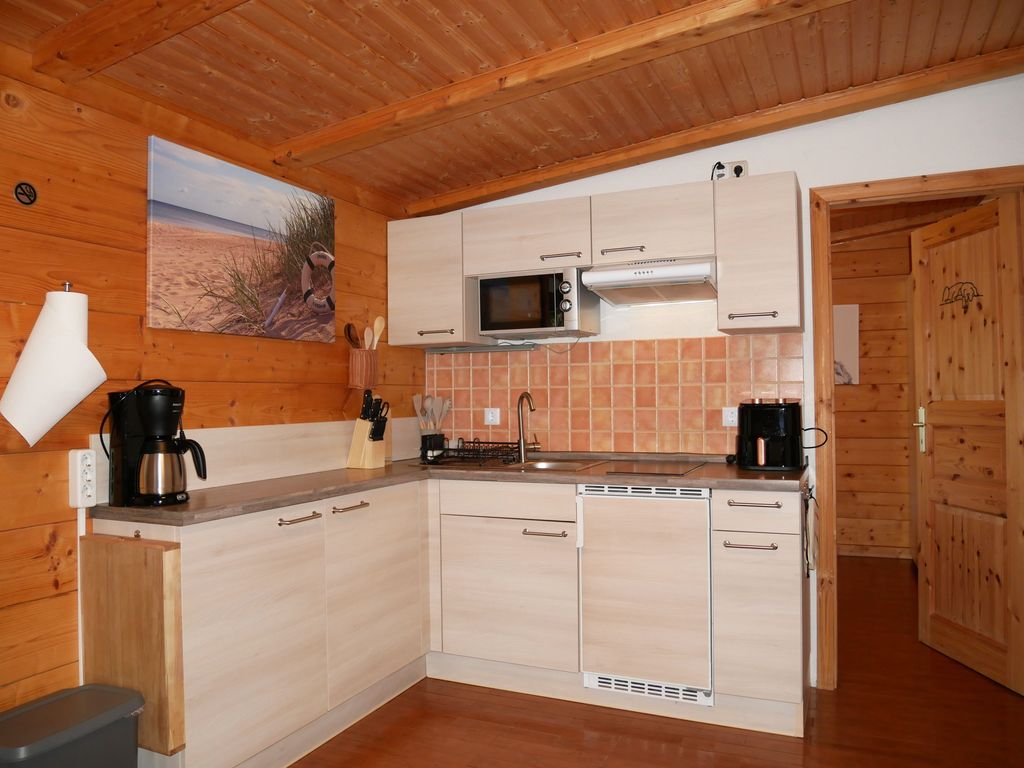 Wohnzimmer mit offener Küche