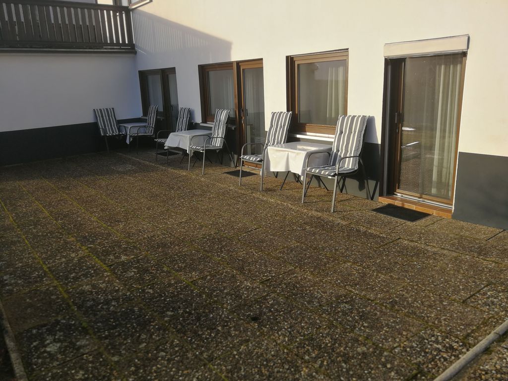 Terrasse für alle drei Zimmer