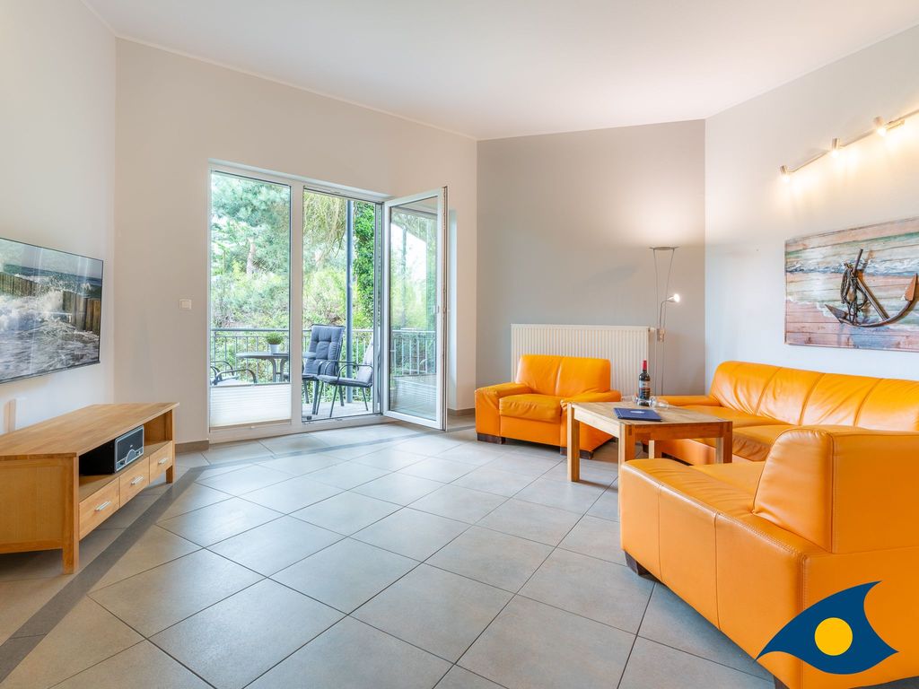 Wohnbereich mit Zugang zum Balkon