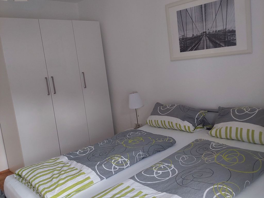 Schlafzimmer 1