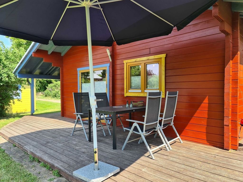 Terrasse mit Sonnenschirm