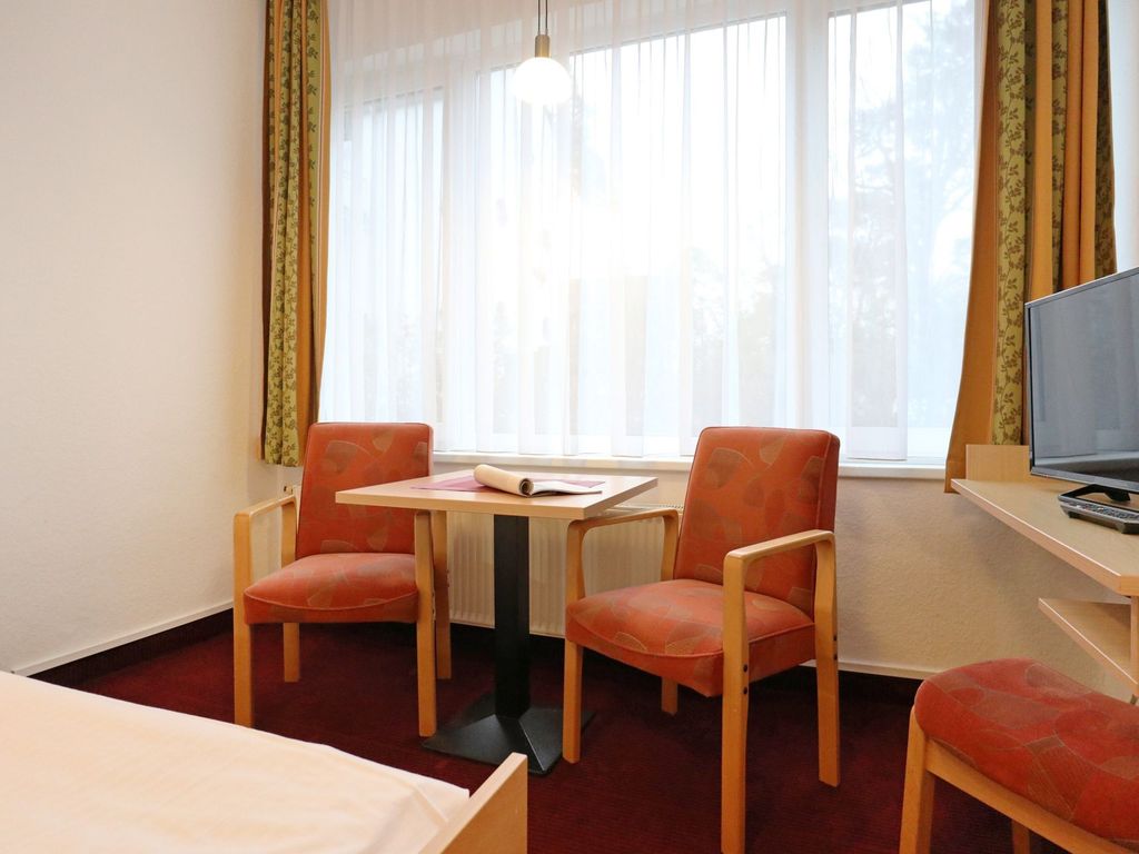 Strandflieder Zimmer 104 - Blick auf den offenen Wohn-/ Schlafbereich